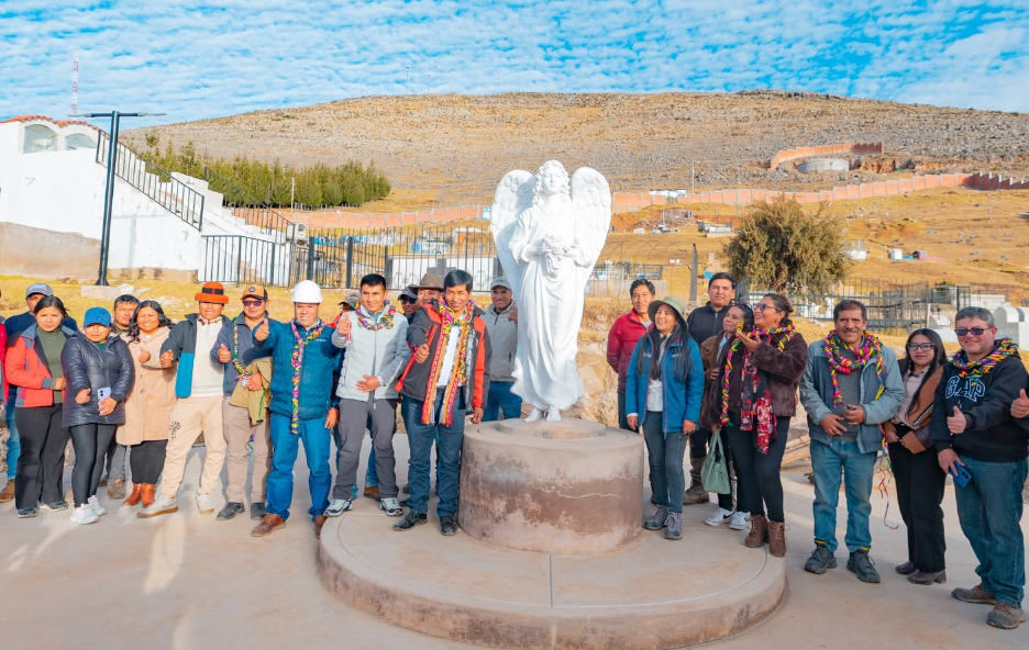 INAUGURAN MODERNO CEMENTERIO DE CHAYÑAPATA EN CHALHUAHUACHO